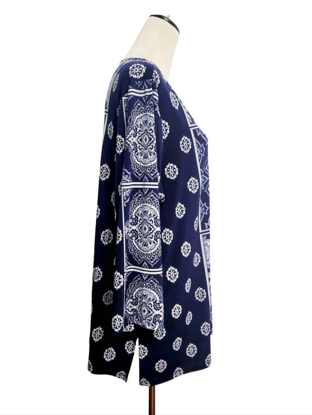 Susan Graver Size 1X Liquid Knit Navy Paisley Tunic Top V-Neck Stretch Plus Size - Picture 4 of 13